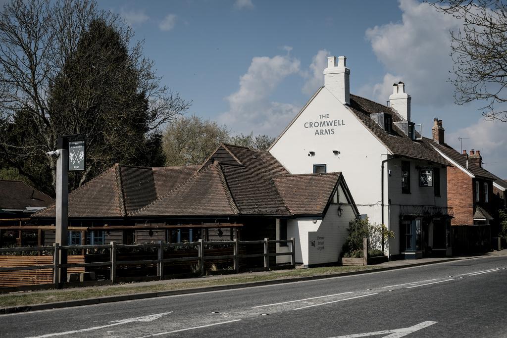 רומזי Cromwell Arms Country Pub With Rooms מראה חיצוני תמונה