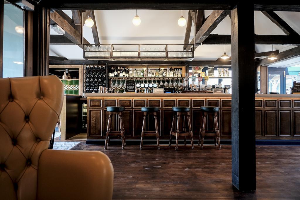 רומזי Cromwell Arms Country Pub With Rooms מראה חיצוני תמונה