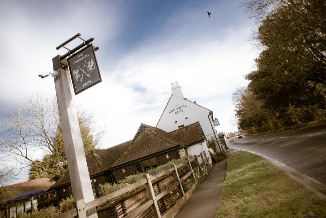 רומזי Cromwell Arms Country Pub With Rooms מראה חיצוני תמונה
