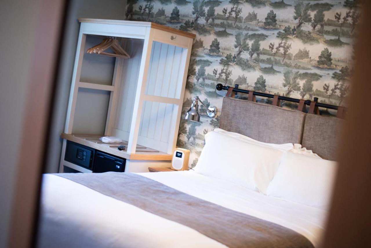 רומזי Cromwell Arms Country Pub With Rooms מראה חיצוני תמונה